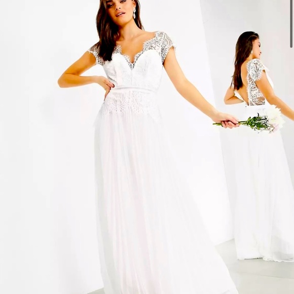 ASOS EDITION Sophia Plunge Lace Wedding Dress with Pleated Skirt - Picture 1 of 6